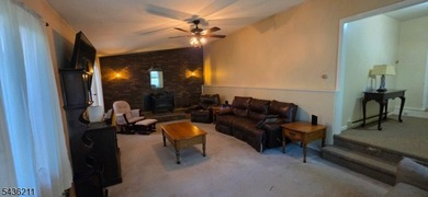 Charming Lake-Adjacent Ranch in a Private Mountain Community - photo 21