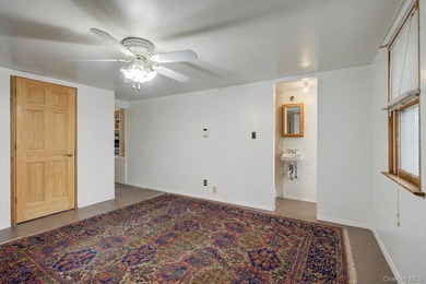 Charming semi-detached home in Whitestone. Main level features a - photo 21