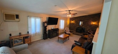 Charming Lake-Adjacent Ranch in a Private Mountain Community - photo 22