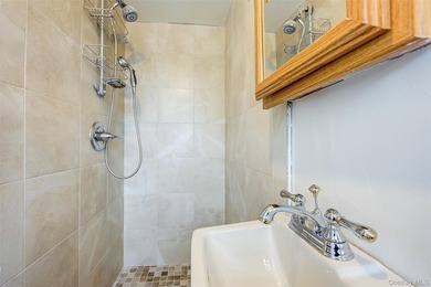 Charming semi-detached home in Whitestone. Main level features a - photo 22