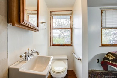 Charming semi-detached home in Whitestone. Main level features a - photo 23