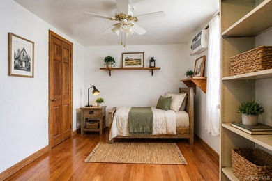 Charming semi-detached home in Whitestone. Main level features a - photo 24
