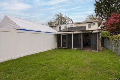 Charming semi-detached home in Whitestone. Main level features a - photo 26