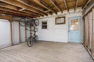 Charming semi-detached home in Whitestone. Main level features a - photo 27
