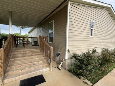 WELL CARED FOR AND LOVED! Immaculate 3/2 DWMH, 2014, Split Floor - photo 7