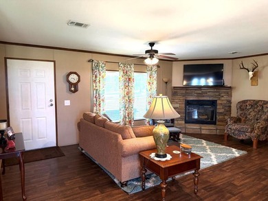 WELL CARED FOR AND LOVED! Immaculate 3/2 DWMH, 2014, Split Floor - photo 9