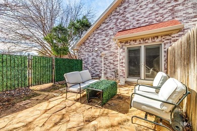Every turn in this impeccably designed, Southland Hills home - photo 39