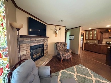 WELL CARED FOR AND LOVED! Immaculate 3/2 DWMH, 2014, Split Floor - photo 10