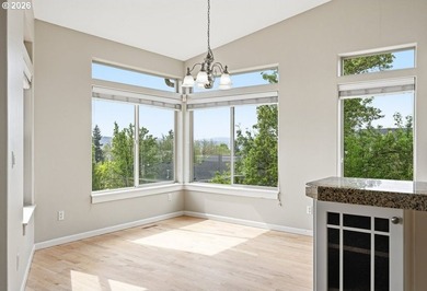 Awesome ranch style home with Columbia River and Mount Hood - photo 12