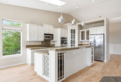 Awesome ranch style home with Columbia River and Mount Hood - photo 14