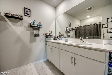 Don't miss this like-new 2024 D.R. Horton Aria model in vibrant - photo 15