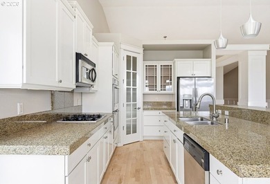 Awesome ranch style home with Columbia River and Mount Hood - photo 15