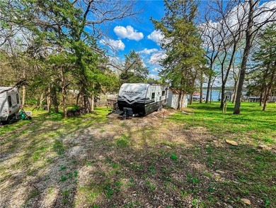Enjoy lake living at its best with this ready-to-go waterfront - photo 5