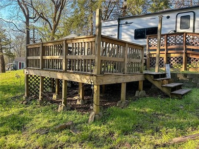 Enjoy lake living at its best with this ready-to-go waterfront - photo 9