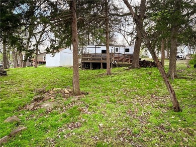 Enjoy lake living at its best with this ready-to-go waterfront - photo 10