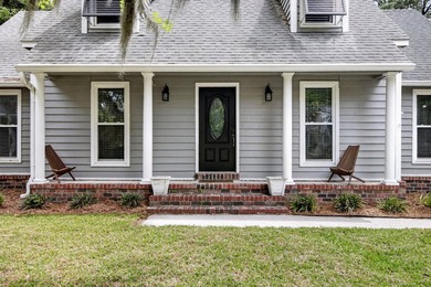 Tucked away on a charming and tranquil cul-de-sac in the coveted - photo 1