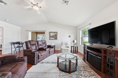 Welcome home to this pristine 2BR/2BA fully furnished residence - photo 5