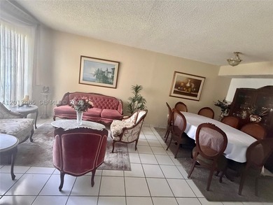 Spacious 3-bedroom, 2.5-bathroom townhouse, conveniently located - photo 6