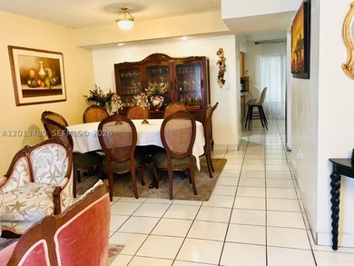 Spacious 3-bedroom, 2.5-bathroom townhouse, conveniently located - photo 7