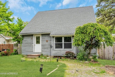 Endless potential in this 4-bedroom, 1.5-bath home offering a - photo 2