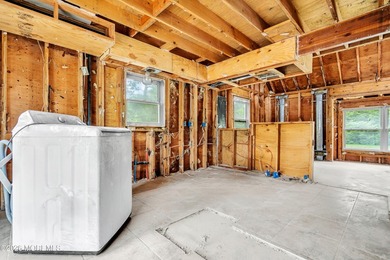 Endless potential in this 4-bedroom, 1.5-bath home offering a - photo 9