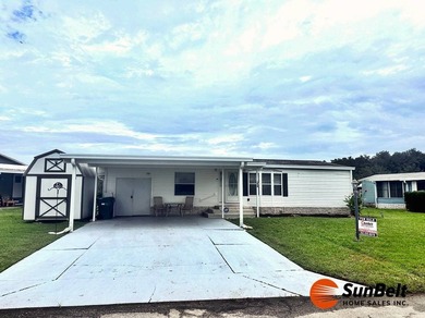 (private lake, pond, creek) Home For Sale in Wildwood Florida