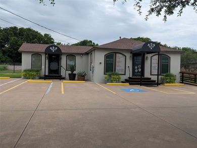 Versatile Commercial Property with Flexible Multi-Tenant or - photo 2