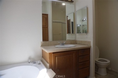 Great opportunity to own a spacious 3-bedroom, 2-bath - photo 15