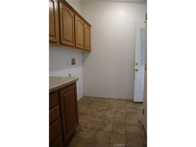 Great opportunity to own a spacious 3-bedroom, 2-bath - photo 22