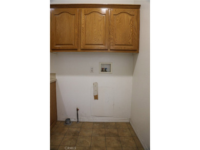 Great opportunity to own a spacious 3-bedroom, 2-bath - photo 23