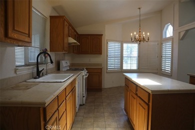 Great opportunity to own a spacious 3-bedroom, 2-bath - photo 24