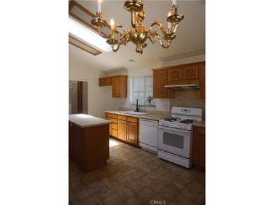 Great opportunity to own a spacious 3-bedroom, 2-bath - photo 27