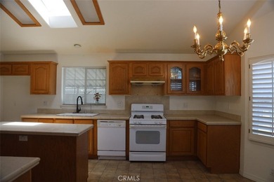 Great opportunity to own a spacious 3-bedroom, 2-bath - photo 28