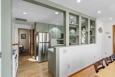Charming 4+ bedroom lakefront home on Lake Delton offers 115' of - photo 4