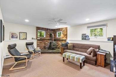 Updated & move-in ready: spacious, well-maintained 4-bedroom - photo 19