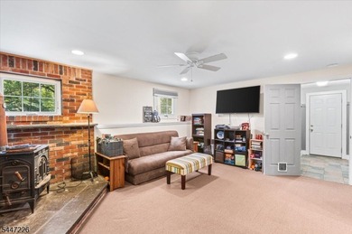 Updated & move-in ready: spacious, well-maintained 4-bedroom - photo 21