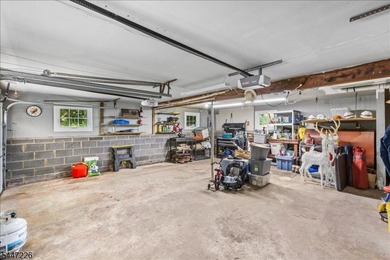 Updated & move-in ready: spacious, well-maintained 4-bedroom - photo 25