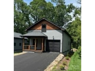 Lake Tomahawk Home For Sale in Black Mountain North Carolina