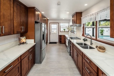 Discover a rarely available mid-century modern retreat in - photo 3