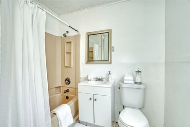 Fantastic opportunity to own a spacious 3-bedroom, 2-bath home - photo 19
