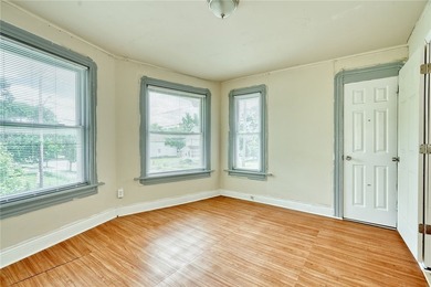 Fantastic opportunity to own a spacious 3-bedroom, 2-bath home - photo 21