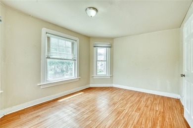 Fantastic opportunity to own a spacious 3-bedroom, 2-bath home - photo 24