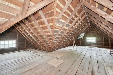 Fantastic opportunity to own a spacious 3-bedroom, 2-bath home - photo 26