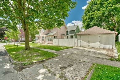 Fantastic opportunity to own a spacious 3-bedroom, 2-bath home - photo 28