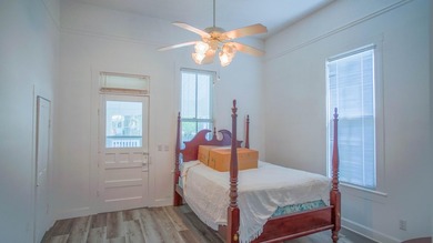 Welcome to the heart of DeFuniak Springs where history meets - photo 30