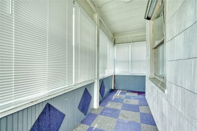 Fantastic opportunity to own a spacious 3-bedroom, 2-bath home - photo 34