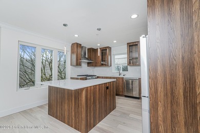 Luxury New Construction in Grymes Hill Introducing a newly - photo 11