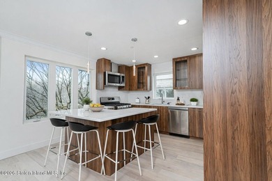 Luxury New Construction in Grymes Hill Introducing a newly - photo 12