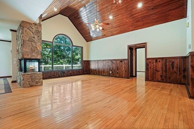 Welcome home to this thoughtfully designed 3BR/3BA residence - photo 16