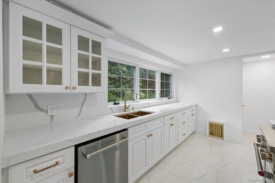 Welcome to this beautifully renovated Tudor, ideally located in - photo 19